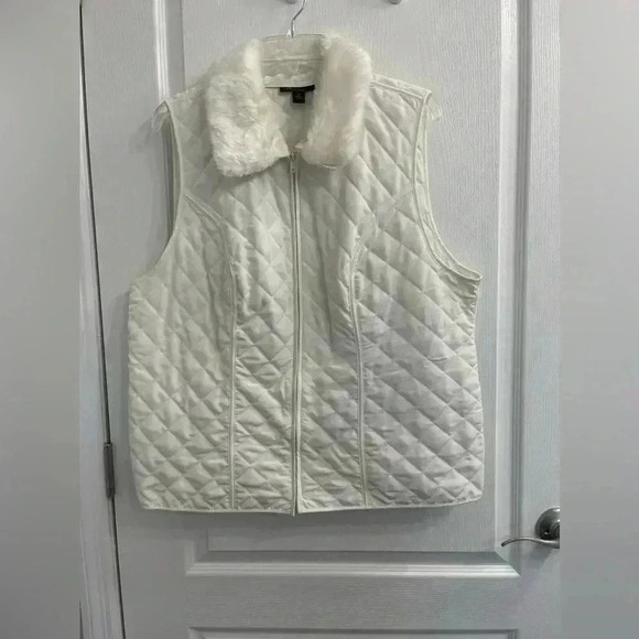 I.N. Studio Jackets & Blazers - Ivory Faux Fur Vest (Detachable Fur Collar)